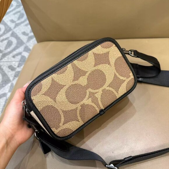 COACH Monogram Men's WYATT Crossbody Camera Bag, size 19.5 × 11.5 × 6.5cm - Picture 2 of 9